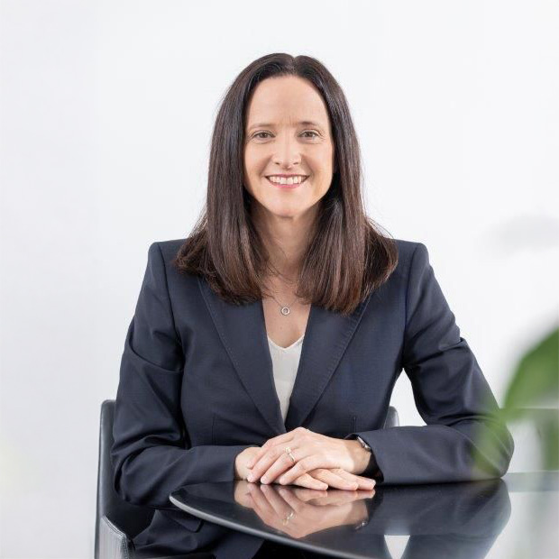 Dr. Melanie Peterhoff übernimmt den Vorsitz der Geschäftsführung Dr. Melanie Peterhoff übernimmt den Vorsitz der Geschäftsführung